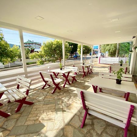 Family Hotel Haruni Ksamil Ngoại thất bức ảnh