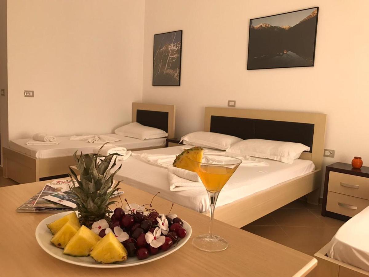 Family Hotel Haruni Ksamil Ngoại thất bức ảnh