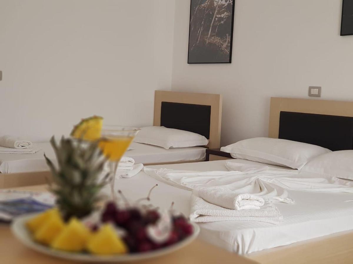 Family Hotel Haruni Ksamil Ngoại thất bức ảnh