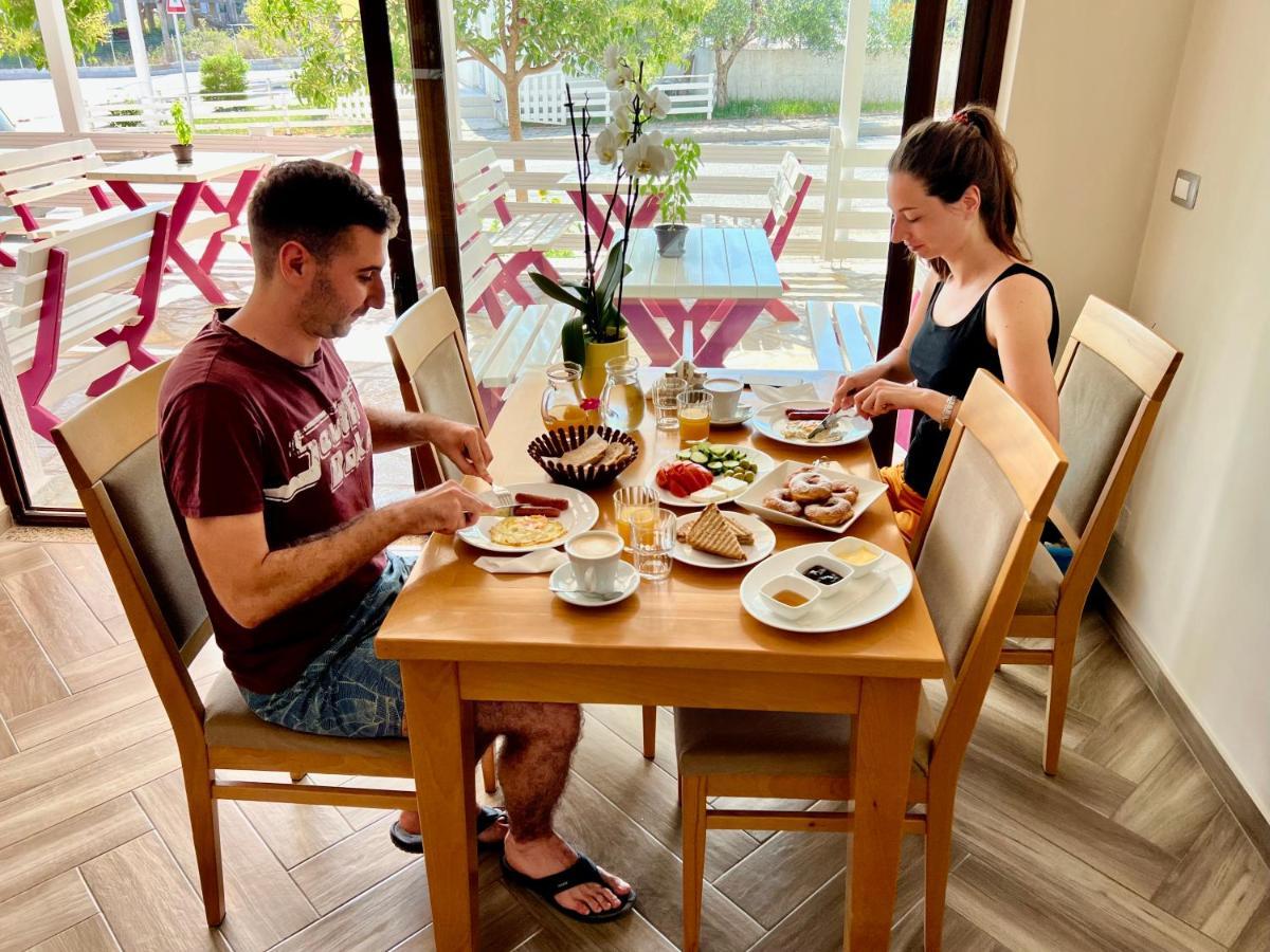 Family Hotel Haruni Ksamil Ngoại thất bức ảnh