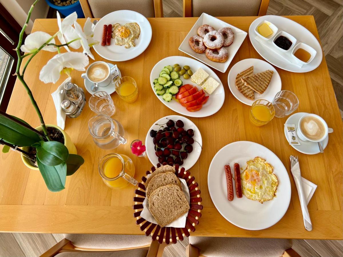 Family Hotel Haruni Ksamil Ngoại thất bức ảnh
