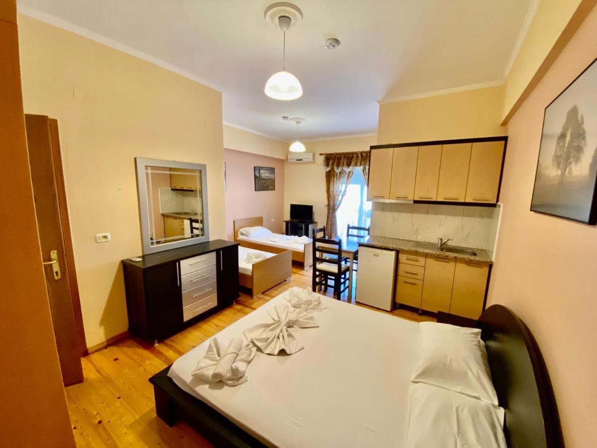 Family Hotel Haruni Ksamil Ngoại thất bức ảnh