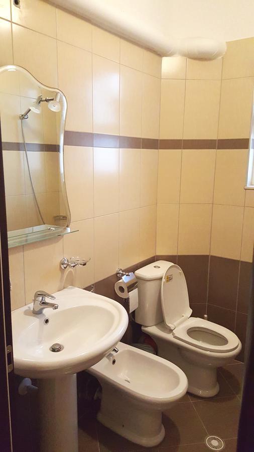Family Hotel Haruni Ksamil Ngoại thất bức ảnh