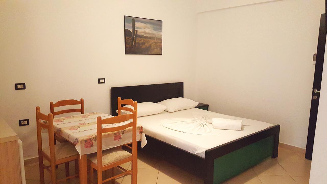 Family Hotel Haruni Ksamil Ngoại thất bức ảnh