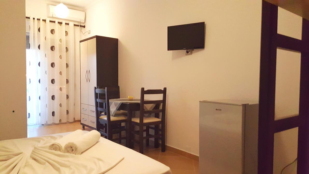 Family Hotel Haruni Ksamil Ngoại thất bức ảnh